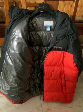 Chaqueta Columbia Plumas Negro y rojo