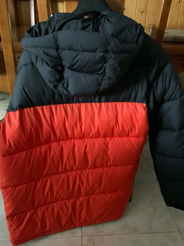 Chaqueta Columbia Plumas Negro y rojo