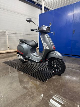 Vespa Sprint Gris