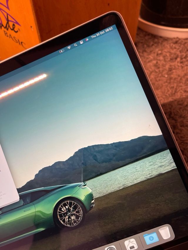 MacBook Pro i9 16”.