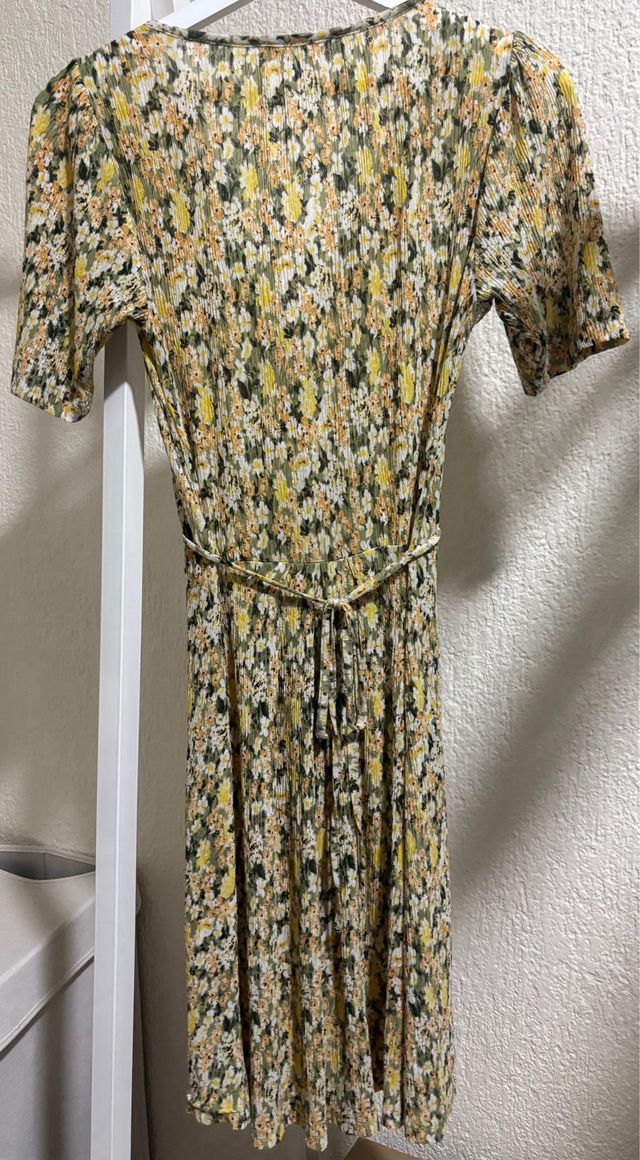 Vestido floral de Mango