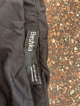 Camiseta negra palabra de honor ajustada