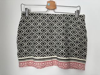 Falda corta estampada geométrica