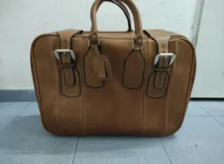 Maleta de piel vintage marrón