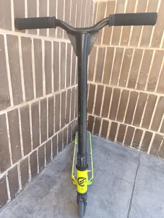 Patín Scooter Amarillo y Negro