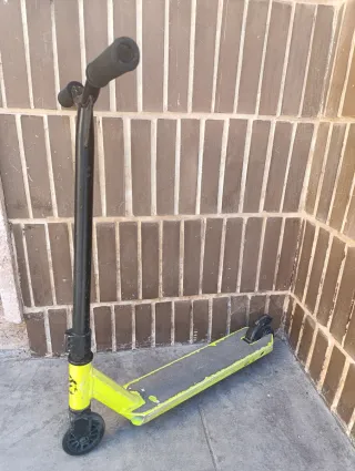 Patín Scooter Amarillo y Negro