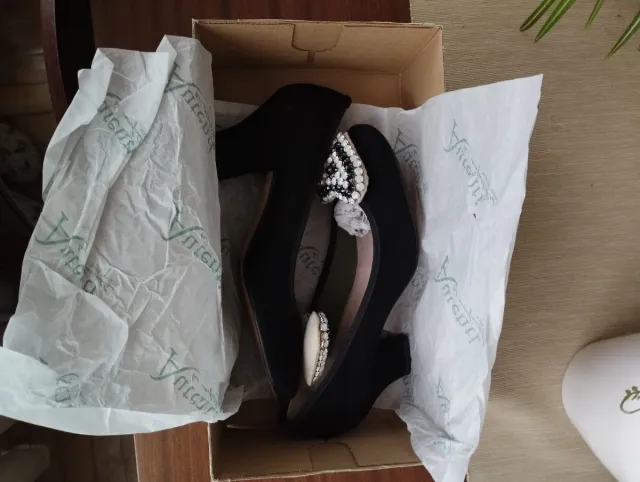 Zapatos de tacón joya negros