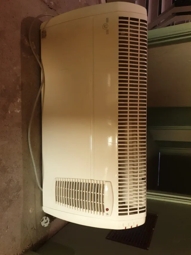 Estufa eléctrica blanca