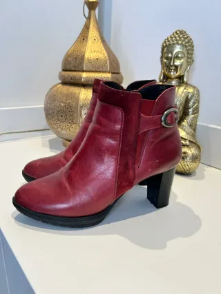 Botines de piel rojos tacón