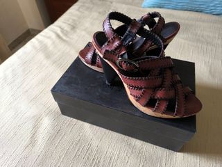 Zapatos Bimba y Lola Tacón Cuña Marrón Negro