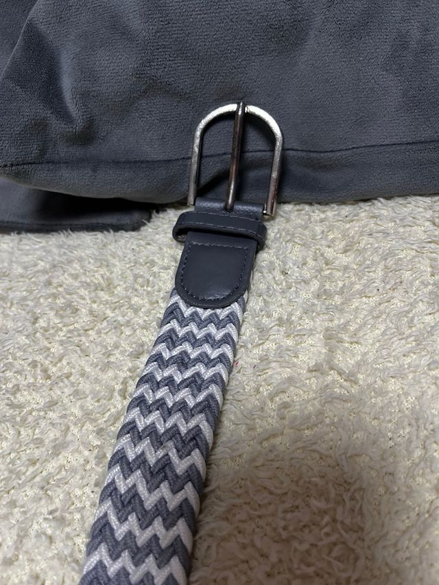 Cinturón trenzado gris y blanco