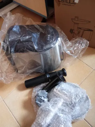 Tritacarne nuovo inutilizzato