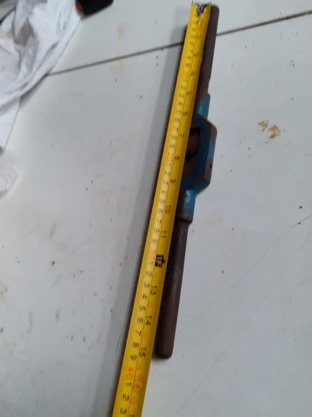 Macho de roscar antiguo