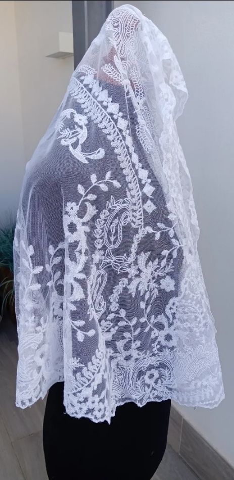 Mantilla medialuna blanca Fallera