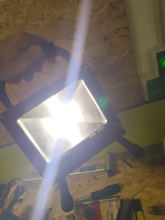 2 faretti LED portatili IP65 da 20W
