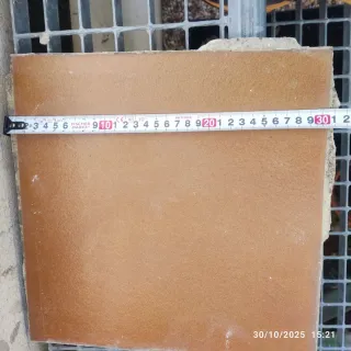 Baldosa de exterior marrón