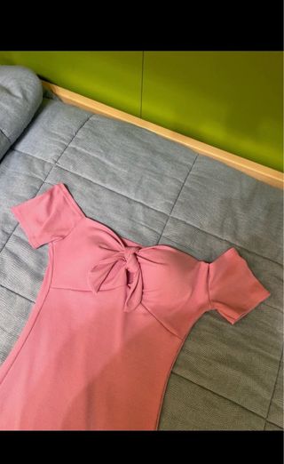 Vestito rosa con fiocco