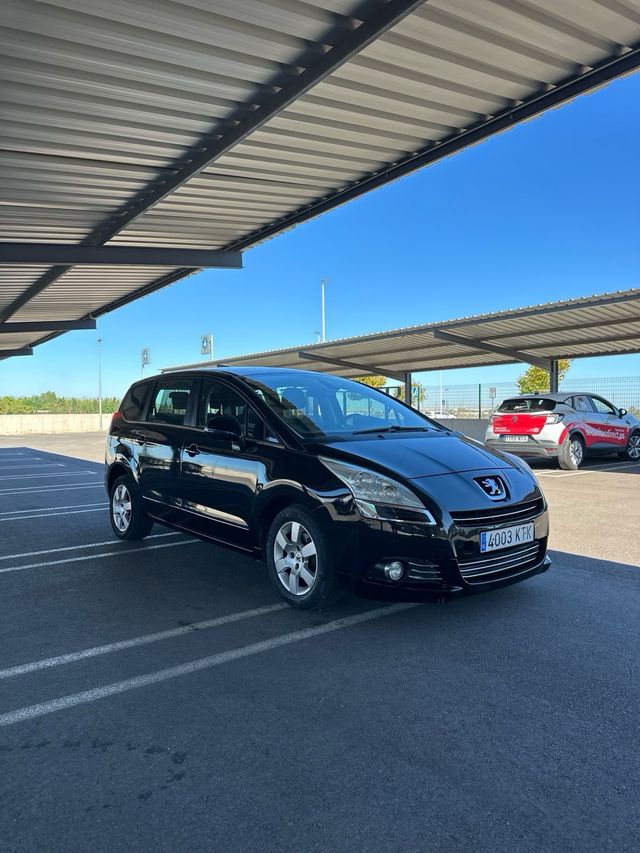 Peugeot 5008 2013