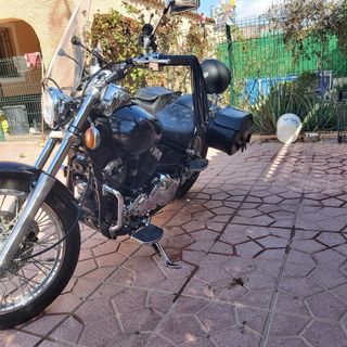 Moto Yamaha Custom Negra