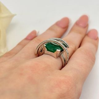 Anillo Oro 18kt Esmeralda y Diamantes