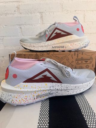 Nike ZoomX Zegama Trail 2 Gris/Rosa