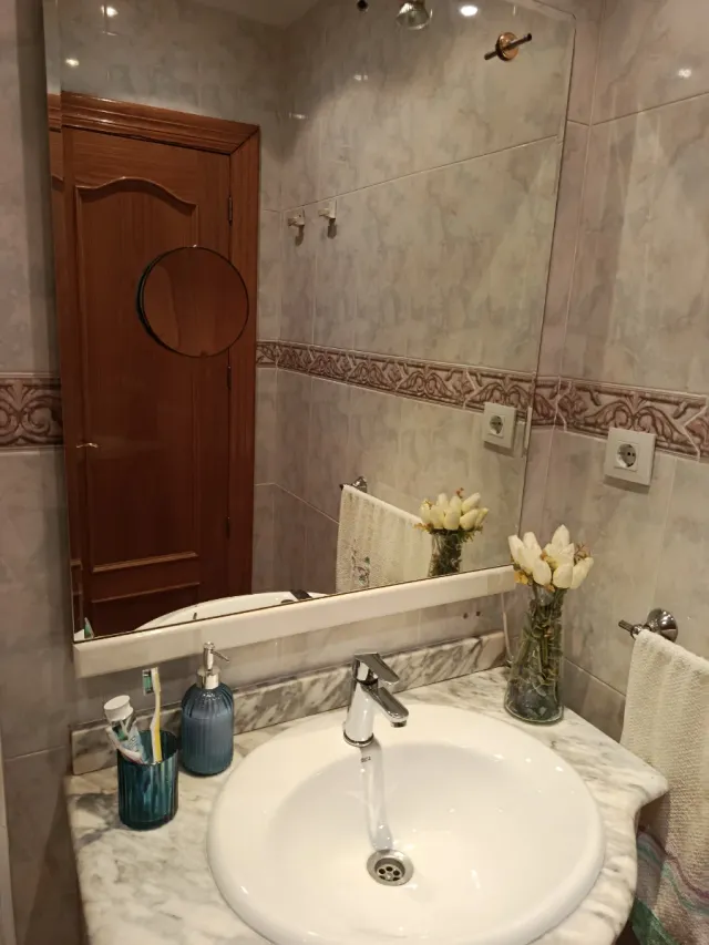 Mueble de baño con espejo
