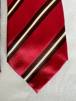 Corbata Caramelo Morada + roja de regalo 