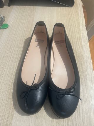 Manoletinas de piel negras