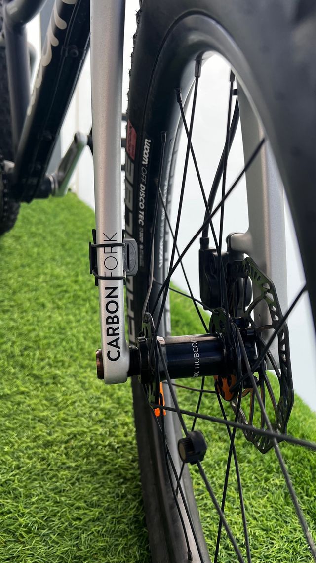 Bicicleta Woom OFF 4 horquilla carbono
