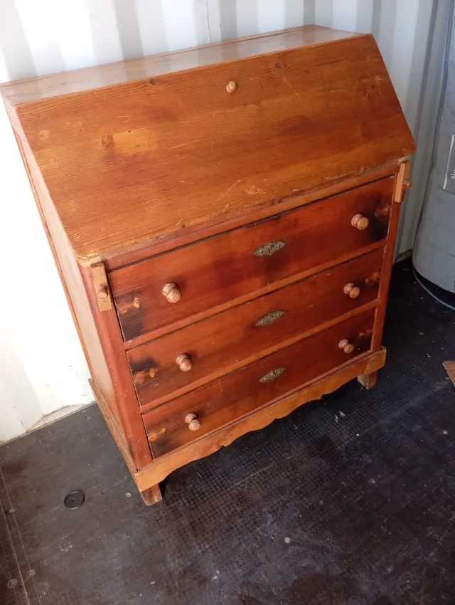 Scrivania in legno 86x42  E alto 1,04.. vintage