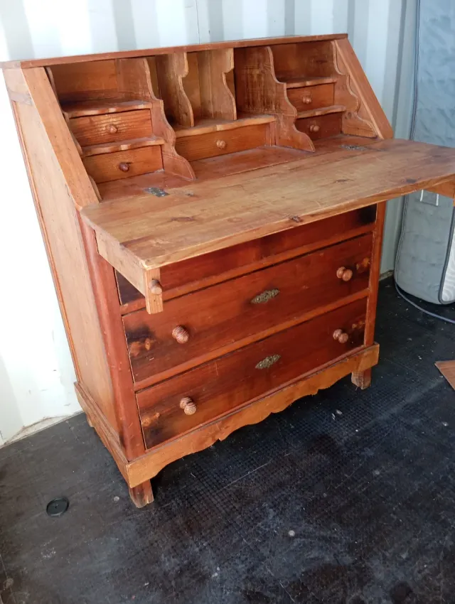 Scrivania in legno 86x42  E alto 1,04.. vintage