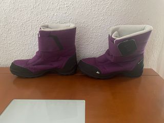 Botas de nieve moradas y negras