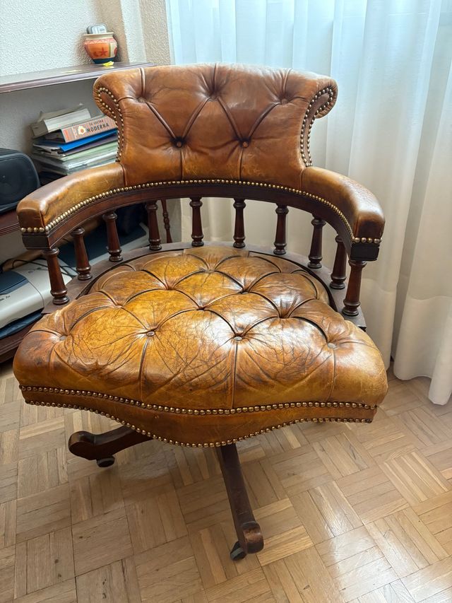 Poltrona da ufficio in pelle e legno