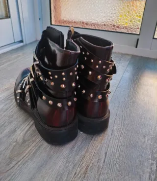 Botas tachuelas hebillas negras talla 39