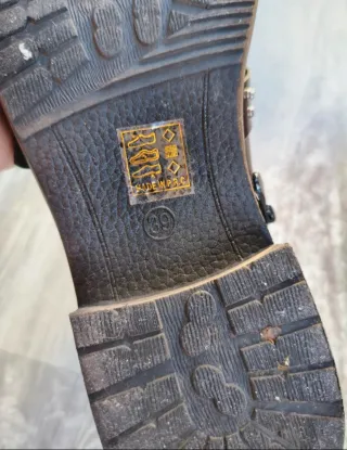 Botas tachuelas hebillas negras talla 39