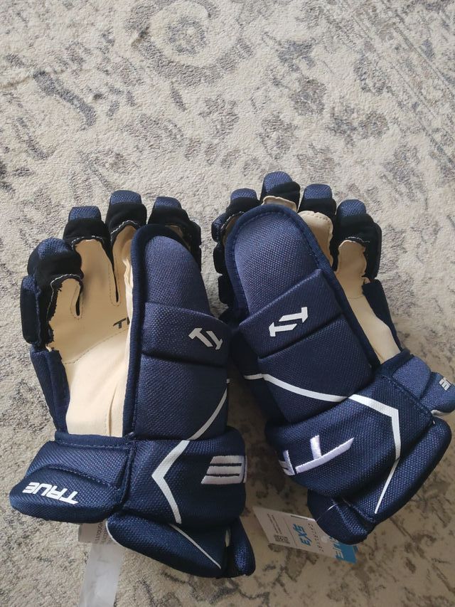 Guantes de Hockey TRUE Catalyst 5X3