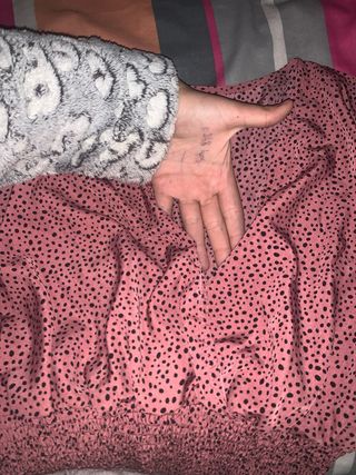 Blusa rosa con estampado de lunares