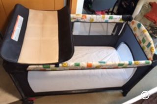 Cuna de viaje con colchón viscoelástico