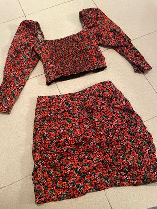 Conjunto floral crop top y falda