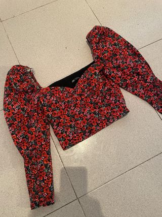Conjunto floral crop top y falda