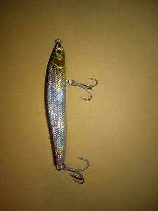 Señuelo de pesca plateado