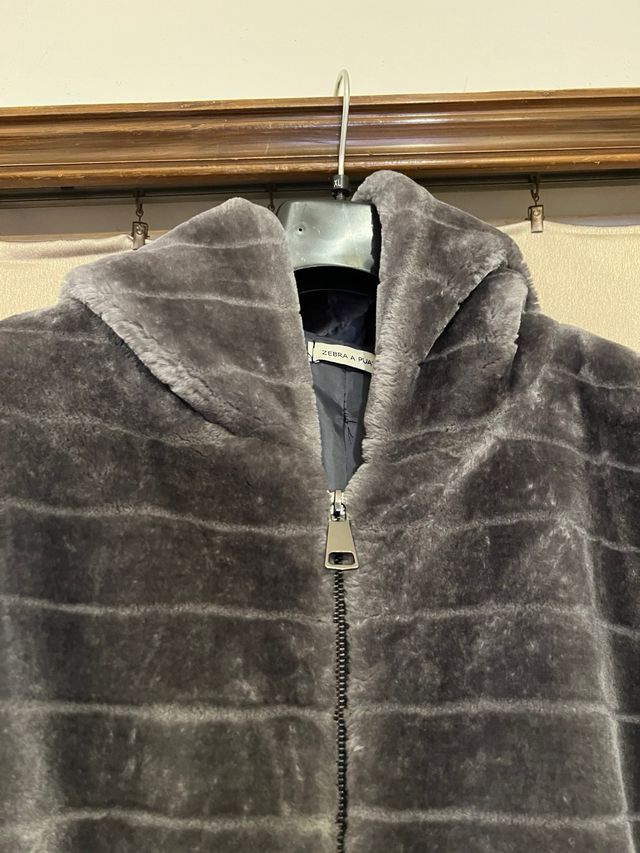 Giacca in eco pelliccia grigia