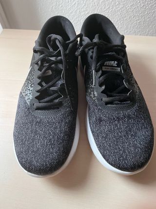 Zapatillas Nike Negras y Blancas