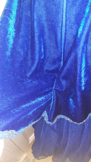 Vestido azul con pantalón