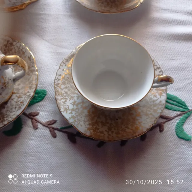 Servizio da tè con teiera e zuccheriera