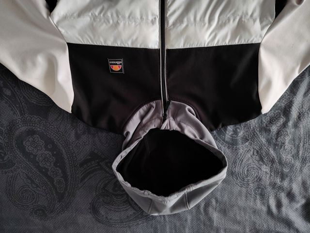 Cazadora Ellesse Hombre Negra y Blanca