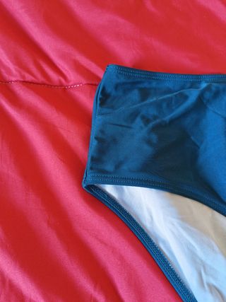Cueca de bikini azul marinho