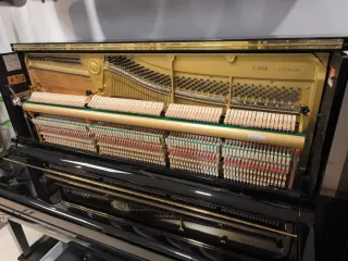 Piano U30BL Silent Negro Brillante