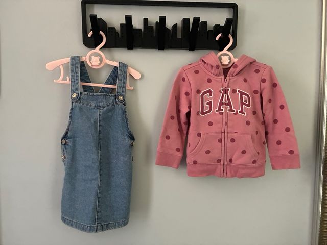 Conjunto Sudadera Gap y Peto Zara