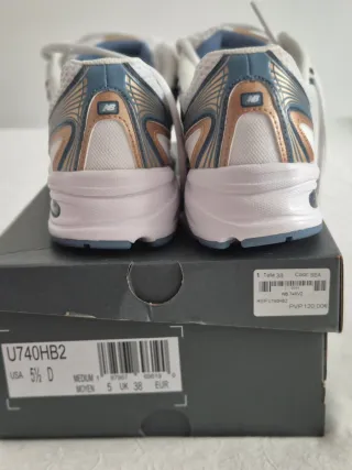 Tenis New Balance Oro y Blanco